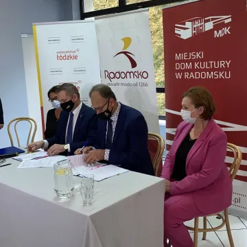 Podpisano umowę na dofinansowanie remontu sali widowiskowej MDK w Radomsku