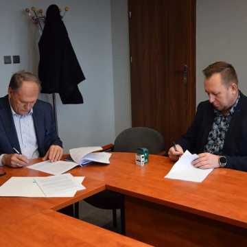 Podpisano umowy na modernizację kolejnych dróg w Radomsku