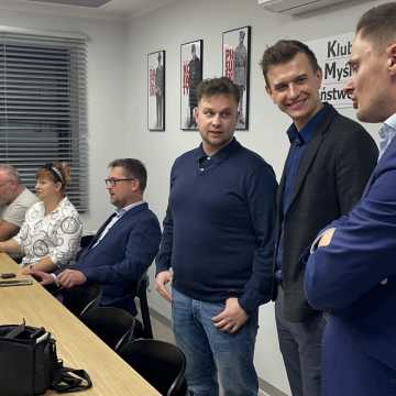 [WIDEO] W Radomsku powstał Klub Myśli Państwowej – nowa przestrzeń na rzecz dialogu i integracji