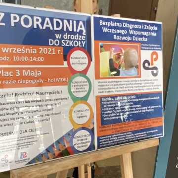 „Z poradnią w drodze do szkoły”: były porady i spotkania z pracownikami PPP w Radomsku