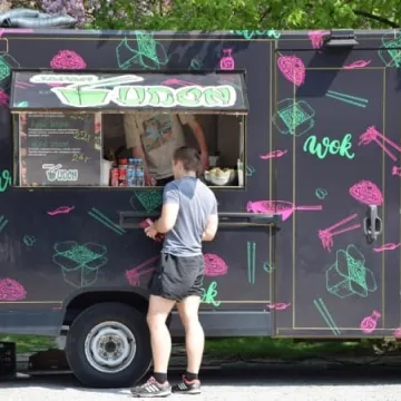 Food trucki opanowały plac 3 Maja