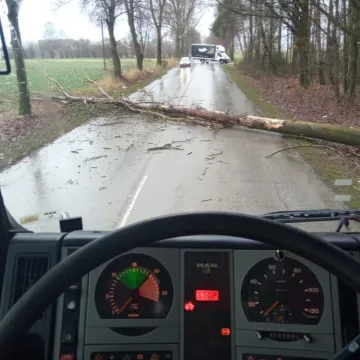 [AKTUALIZACJA] Załamanie pogody w pow. radomszczańskim. Interweniują strażacy