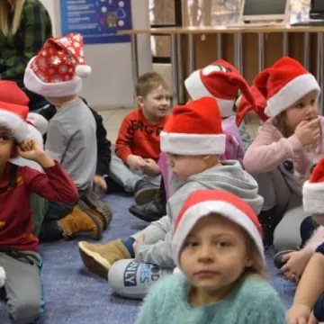 Choinka w MBP Radomsko 