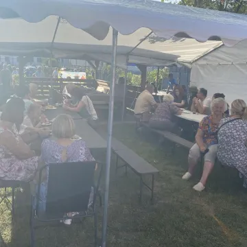 Kietlin świętował przy stole i na zjeżdżalni