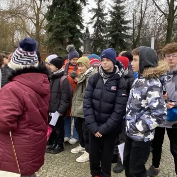Chanuka w Radomsku. Było odpalenie świec, śpiew i pączki