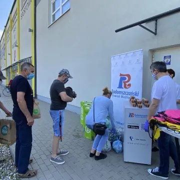 Oddali puszki, otrzymali sadzonki i zioła