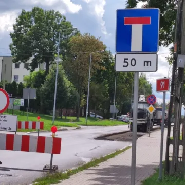 Rozpoczął się remont ul. Krakowskiej w Radomsku. Wprowadzono objazdy