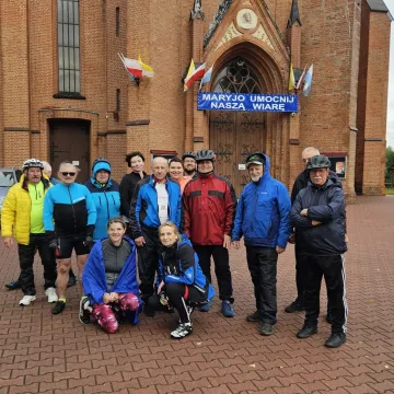 Rowerzyści z Radomska nie zawiedli. Mimo deszczu pojechali na pielgrzymkę