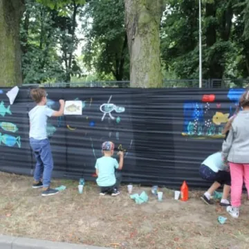 Warsztaty plastyczne „Mania malowania” w plenerze