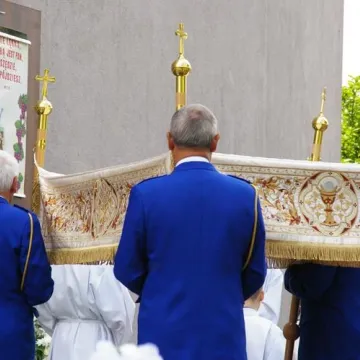 Boże Ciało w Radomsku. Z powodu epidemii procesje wokół kościołów