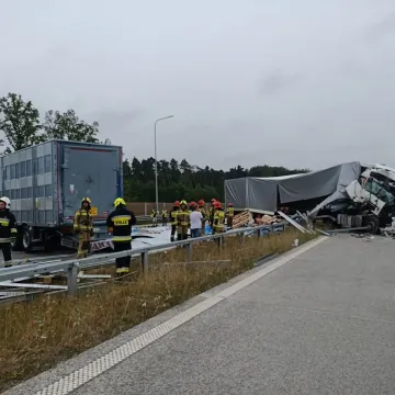 W Słostowicach zderzyły się dwie ciężarówki. Na A1 są utrudnienia