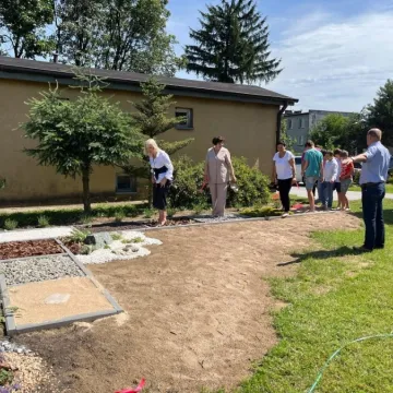 Przy ZSP w Dobryszycach powstała ścieżka sensoryczna