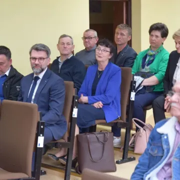 Wiceminister Krzysztof Ciecióra rozmawia o regionie