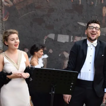 Koncert zespołu Impressja na dziedzińcu muzeum w Radomsku