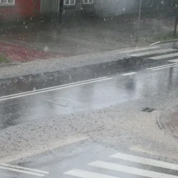 Grzmi, ulewnie pada nad Radomskiem