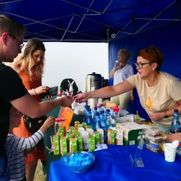 Strażacki piknik rodzinny w Dąbrówce zintegrował mieszkańców