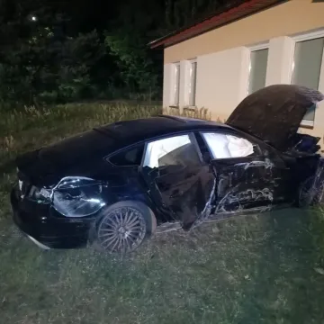 Kierowca audi wbił się w świetlicę wiejską