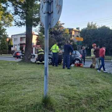 Wypadek na ul. Brzeźnickiej w Radomsku. Dwie kobiety trafiły do szpitala