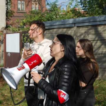 Marsz Wolności w Radomsku: mandaty za łamanie obostrzeń, jedna osoba zatrzymana przez policję