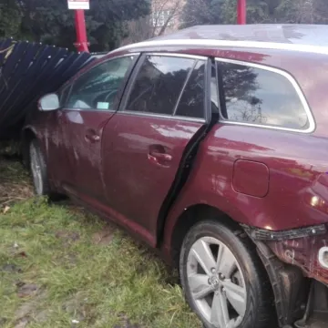 Kolizja na Sucharskiego i Poprzecznej. Powód? Wymuszenie pierwszeństwa