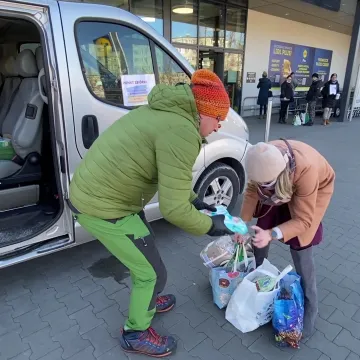 [AKTUALIZACJA] Kolejne punkty zbiórki darów. Radomszczanie ruszyli z pomocą dla Ukrainy