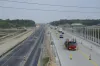 5 km nowej betonowej jezdni na autostradzie między Piotrkowem a Kamieńskiem