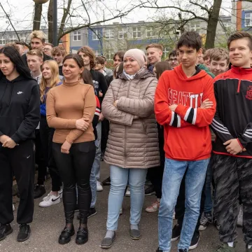Chlebem i solą powitała społeczność ZSE-E w Radomsku nowego-starego dyrektora