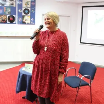 Spotkanie autorskie z Ewą Kaczmarczyk w bibliotece w Radomsku