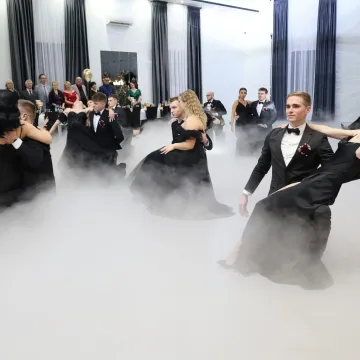 Studniówka uczniów „Drzewniaka” w Kobielach Wielkich