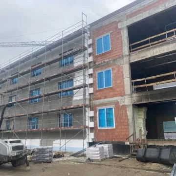 Nowoczesny obiekt przy szpitalu w Radomsku rośnie w oczach