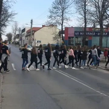 Uliczny happening uczniów Mechanika