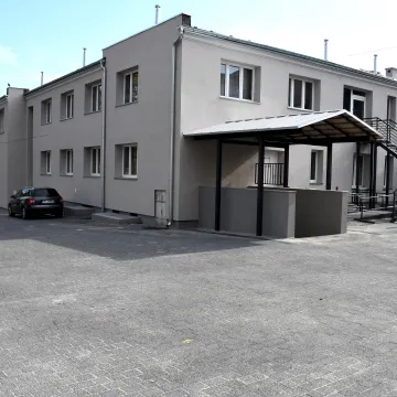 Piotrków Tryb.: Zamurowa 1 po kompleksowym remoncie