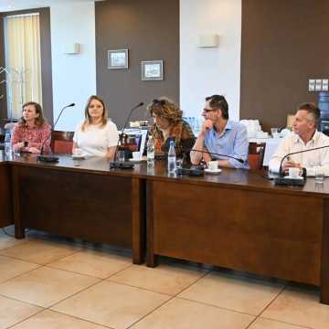 Nauczyciele z Grecji i Francji z wizytą w ZSP 1 w Radomsku. Przygotowują projekt edukacyjny