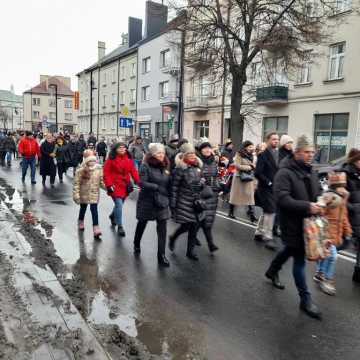 [WIDEO] Orszak Trzech Króli 2025 w Radomsku. „Kłaniajcie się królowie!”