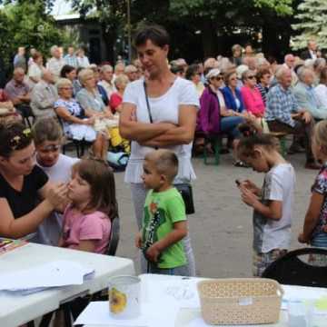 Patriotyczne pieśni w parku Świętojańskim