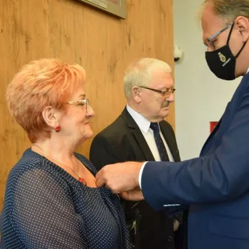 „Złoci” małżonkowie odznaczeni medalami