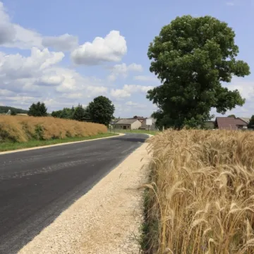 Finał prac na drodze powiatowej w miejscowości Zagórze