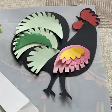 Ozdabiać każdy może. Dzieci tworzyły opoczyńskie koguciki