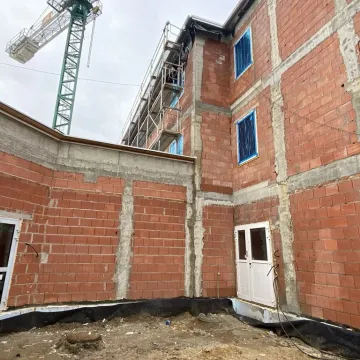 Nowoczesny obiekt przy szpitalu w Radomsku rośnie w oczach