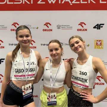 Start zawodniczek z Athletics Team Radomsko w Halowych Mistrzostwach Polski
