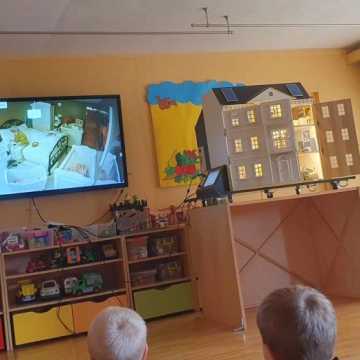 Strażacy edukują w przedszkolu nr 5 w Radomsku