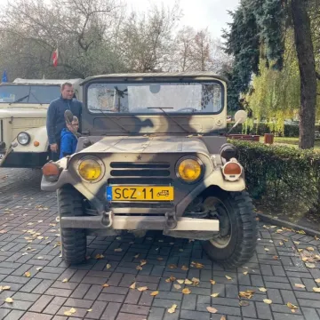 Centrum Radomska w zabytkowych samochodach