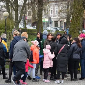 Wiec poparcia dla strajkujących nauczycieli w Radomsku