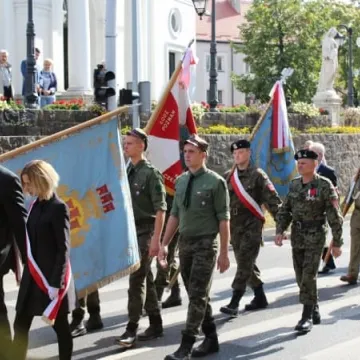 Odsłonięcie tablicy poświęconej żołnierzom KWP