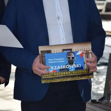 Komu zależy na niszczeniu i kradzieży  banerów Rafała Trzaskowskiego?