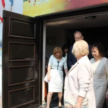 PSP 8 w Radomsku nadano imię „Przyjaciół Dzieci”. Uroczystości 50-lecia