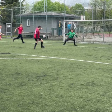 Żubry i Online Team z kompletem punktów w Lidze „Szóstek” w Radomsku