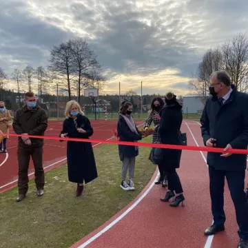 Przy PSP3 w Radomsku powstał kompleks lekkoatletyczny