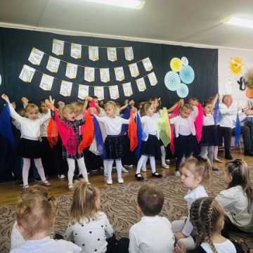 Nauka rośnie. Przedszkolaki świętują Dzień Edukacji Narodowej