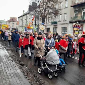 [WIDEO] Orszak Trzech Króli 2025 w Radomsku. „Kłaniajcie się królowie!”